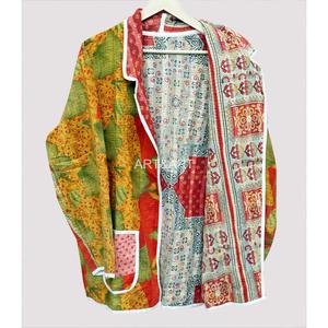 Chaqueta de Algodón Acolchada Ecológica Tejida Kantha Vintage para Mujer, con Cuello en V Floral, Ribete en Contraste y Bolsillos, Estilo Blazer - Product Image 5