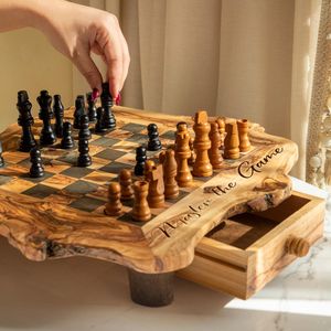 Échiquier en bois fait main avec bords naturels et pièces en bois |   Finition de qualité supérieure |   Meilleur prix d'usine en gros - Product Image 1