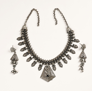 Conjunto de Collar y Pendientes con Aspecto de Plata Oxidada, con Piedra Negra y Pendientes a Juego - Product Image 1
