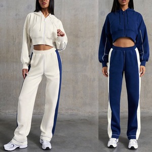 Ensemble survêtement personnalisé avec logo pour femme, collection automne 2026 – Ensemble 2 pièces hiver pour femme, comprenant un crop top uni et un pantalon de survêtement - Product Image 4