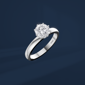 Anillo de Compromiso Clásico con Diamante de Corte Brillante Redondo en Platino PT950 para Mujer - Product Image 1