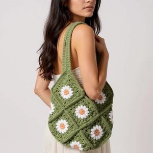Bolso de playa de verano de ganchillo para mujer, hecho a mano en India, de algodón tejido, ideal para vacaciones, viajes y compras, disponible para la venta. - Product Image 1