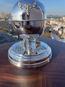 หม้อตุ๋นทรงสูงสีเงิน ดีไซน์หรูหรา เหมาะสำหรับจัดบุฟเฟ่ต์งานแต่งงาน และการต้อนรับแขกอย่างสง่างาม ผลิตด้วยมือจากอินเดีย - Product Image 6