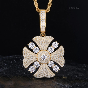 Colgante de cruz de flor de moissanita hecho a mano, colgante de flor de moissanita de plata de ley 925, colgante de moissanita VVS con incrustaciones de moissanita. - Product Image 1
