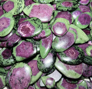 Aaa + Chất Lượng Tuyệt Đẹp Tự Nhiên Của <span class=keywords><strong>Ruby</strong></span> Zoisite Cabochon Lỏng Đá Quý Rất Nhiều Cho Chữa Bệnh Đồ Trang Sức Mặt Dây Chuyền Bán Buôn Đá Quý & Đá Số Lượng Lớn - Product Image 4