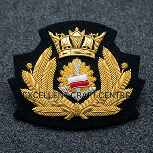 Écusson brodé personnalisé avec couronne de lauriers et drapeau, à coudre sur tissu, pour uniforme ou vêtement - Product Image 1