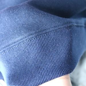 Sudadera WALLACE BLUE con cuello alto, 100% algodón, con apliques bordados en rojo, cuello ancho, hilos finos - Product Image 6