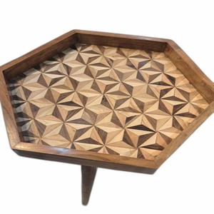 Mesa Auxiliar Hexagonal de Madera de Teca Hecha a Mano Aqdus Saleem |   Diseño Geométrico Contemporáneo Tallado |   Ecológico |   Venta al por mayor - Product Image 3