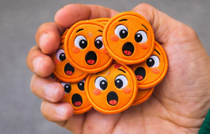 Écusson brodé personnalisé mignon à thermocoller ou à coudre, motif visage de dessin animé pour vêtements et accessoires - Product Image 2