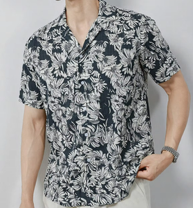 Camisa Hawaiana Personalizable para Hombre de Manga Corta - Camisa con Estampado Floral para Vacaciones en la Playa - Product Image 1