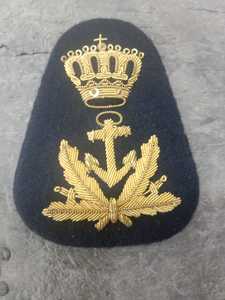 Patch triangulaire en feutre non tissé fait main avec motif couronne, ancre et couronne de laurier brodés, appliqué à coudre pour sacs - Product Image 2