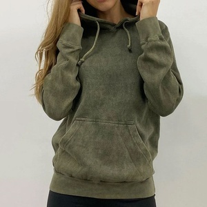 เสื้อฮู้ดดี้โอเวอร์ไซส์ผ้าฝ้ายสำหรับผู้หญิง ล้างสีแบบแอซิดวอช เสื้อฮู้ดดี้สวมหัวลำลองสำหรับฤดูหนาว เป็นมิตรกับสิ่งแวดล้อม มีโลโก้ด้านหน้า สไตล์สตรีทแวร์ เสื้อฮู้ดดี้ล้างสีแบบแอซิดวอช - Product Image 5