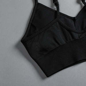 Sujetador deportivo Nesta Sports con logo personalizado, estilo racerback, tejido acanalado, sin espalda, sin costuras, con efecto push-up para mujer - Product Image 5