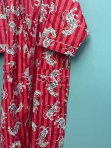 Robe kimono en coton rouge à motifs floraux pour femme, peignoir doux et confortable pour la détente - Product Image 3
