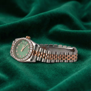 Montre de luxe à cadran vert, mouvement à quartz, calibre ETA, lunette sertie de diamants bicolores, verre saphir, acier inoxydable, or rose, date - Product Image 5