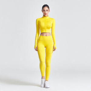 Ensemble de vêtements de yoga athlétiques 2 pièces 100% polyester, ensemble de sport 2 pièces pour femmes, legging de compression et hauts - Product Image 4