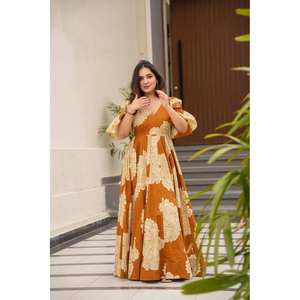 Robe XS de soirée de créateur avec une belle impression numérique - Product Image 6