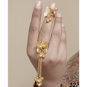 Bracelet de luxe plaqué or Hathphool – Bracelet élégant à motif floral pour femme - Product Image 2