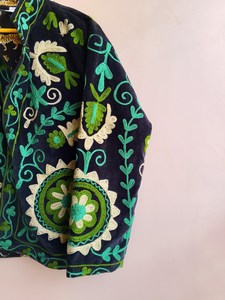 Chaqueta de terciopelo con bordado artístico Suzani de arte folclórico indio, estilo festival, para mujer, talla grande - Product Image 4