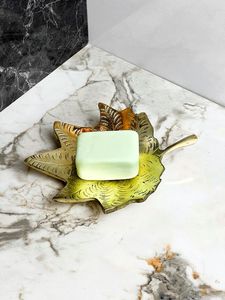 Porte-savon en laiton massif en forme de feuille, doré, de luxe, pour salle de bain, hôtel, spa, décoration de salle de bain - Product Image 1