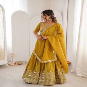 VASTRA COTTAGE Conjunto de Lehenga de Seda con Brillo Intenso y Falda Amplia, con Bordado de Hilo y Lentejuelas, Incluye Blusa sin Coser y Dupatta, para Uso Festivo - Product Image 2