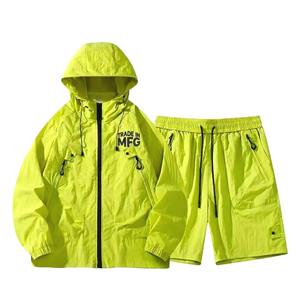 Cortavientos Personalizado Elegante Verde con Cuello Alto y Cordón Ajustable, Ecológico, de Manga Larga, en Tela de Poliamida, con Múltiples Bolsillos - Product Image 2