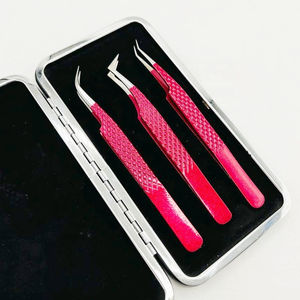 MAHFOOZ INSTRUMENTS Nouvelles Pinces à Cils Professionnelles Rouges Testées à la Main, Pointe Volume Russe à 45 Degrés, en Acier Inoxydable Massif – Ensemble - Product Image 2