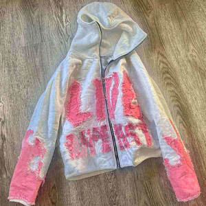 Sweat à capuche pour homme avec broderie 3D en relief et effet vieilli, sweat à capuche pour homme avec broderie plate et aspect usé - Product Image 5