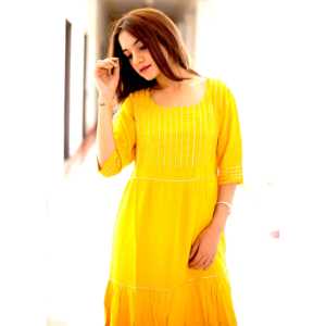 Hermoso Traje Amarillo de Gasa para Mujer, Talla XS, Exclusivo, con Adornos Sikhiya Gotta - Product Image 4