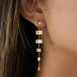 Pendientes Colgantes Geométricos de Acero Inoxidable con Baño de Oro de 18K y Circonitas, Venta al por Mayor - Product Image 6