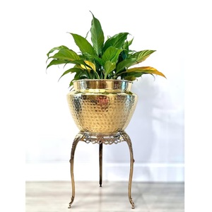 Macetero de latón de diseño moderno y estable, elegante y apto, de proveedor indio para exportación a granel. - Product Image 1