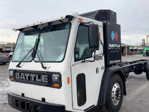 Tracteur routier diesel 6x4 de qualité export, camion lourd pour la logistique et le transport de marchandises sur routes internationales - Product Image 2