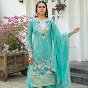 Traje de Seda Chinon de Lujo con Diamantes Hechos a Mano y Dupatta de Diseñador - Product Image 1