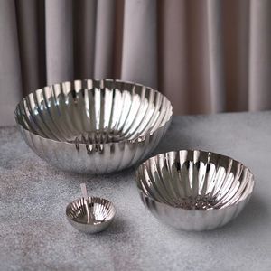 Bol de service de luxe en acier inoxydable argenté martelé avec bord perlé, idéal pour fruits et salades, parfait pour hôtels, restaurants, mariages et fêtes - Product Image 5