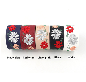 Bracelet large en cuir brodé de chrysanthèmes colorés pour femmes - Product Image 4