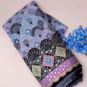 ผ้าไหมเครปธรรมชาติ AMBICA PRINT สีดำชาร์โคลพาสเทลลายสแกลลอป แบนดานี น้ำหนักปานกลาง ทอประดับเลื่อมและกระจก - Product Image 3