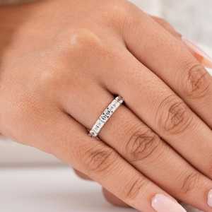 Anillo de media eternidad con moissanita de corte esmeralda, plata 925, ideal para propuesta, regalo de compromiso o boda, ¡muy vendido! - Product Image 3