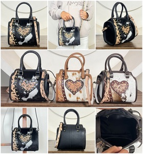Sac bandoulière Speedy en cuir de vachette véritable, fait main, avec motif cœur gravé et cloutage, en cuir à poils, pour femme - Product Image 3