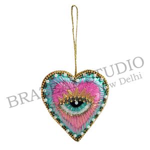 บราซีล สตูดิโอ งานแฮนด์เมด ผลิตภัณฑ์รักษ์โลก ผ้ากำมะหยี่ ผ้าซาติน ประดับลูกปัด ปักลาย ตกแต่งต้นคริสต์มาส ขนาด 4 นิ้ว 10 ซม. ผลิตตามสั่ง สีทอง จากโรงงาน - Product Image 3