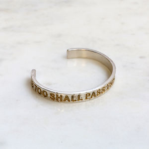 Bracelet manchette en laiton estampé à la main - Bijou avec citation inspirante - Cadeau rustique et minimaliste pour la santé mentale des femmes - Product Image 2