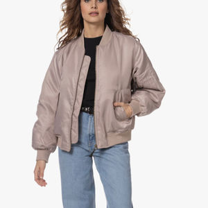 Chaqueta Varsity Personalizada, Chaqueta Bomber Urbana para Hombre, Chaqueta Oversize de Poliéster Negro Satinado para Mujer, Chaqueta Acolchada Gruesa - Product Image 3