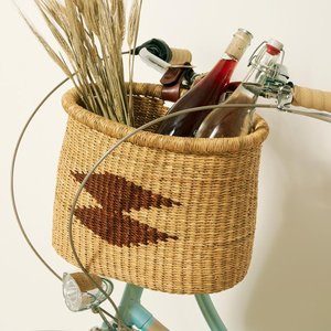 Panier de vélo en jonc de mer tressé, panier avant de vélo en fibre naturelle pour le shopping, les pique-niques, le cyclisme en extérieur et la décoration, vente en gros professionnelle - Product Image 1