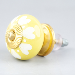 Boutons de meuble en céramique faits à la main en gros, poignées de porte et tirants de tiroir ronds en forme de cœur jaune et blanc - Product Image 2