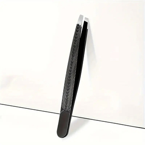 Juego de Pinzas para Cejas de Alta Calidad, Color Negro Titanio, Punta Inclinada, Pinzas para Dar Forma a las Cejas de 3.75 Pulgadas, Pinzas para Uso en Salones de Belleza - Product Image 1