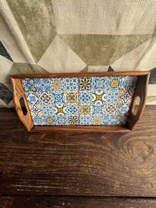 Bandeja rectangular de madera con diseño de azulejos mediterráneos, vajilla decorativa hecha a mano para fiestas, desayunos y cenas. - Product Image 6