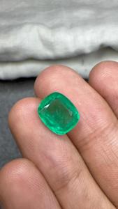 Émeraude Naturelle Zambienne Rare de 3,83 Carats, Coupe Coussin, Pierre Précieuse Verte, Qualité Bijoux de Luxe, Fournisseur en Gros - Product Image 4
