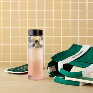 Bottiglia Rotonda Personalizzata in Plastica Tritan per Cosmetici e Bevande, Nera con Coperchio Nero e Stampa Serigrafica per Regali e Artigianato - Product Image 3