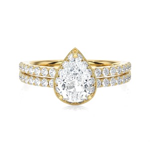 Anillo de Compromiso con Diamante Cultivado en Laboratorio de 5 Quilates, Corte Pera, Oro Amarillo, Halo, Banda Doble con Pavé, Anillo de Boda - Product Image 1