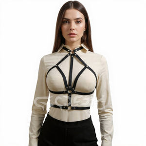Arnés Corporal Gótico Negro con Diseño Geométrico de Diamantes y Gargantilla Integrada - Product Image 1
