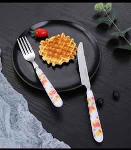 Juego de Cubiertos de Acero Inoxidable Ecológico y Sostenible de Primera Calidad, Mango Colorido, Diseño Moderno, Apto para Lavavajillas, Vajilla Duradera - Product Image 2